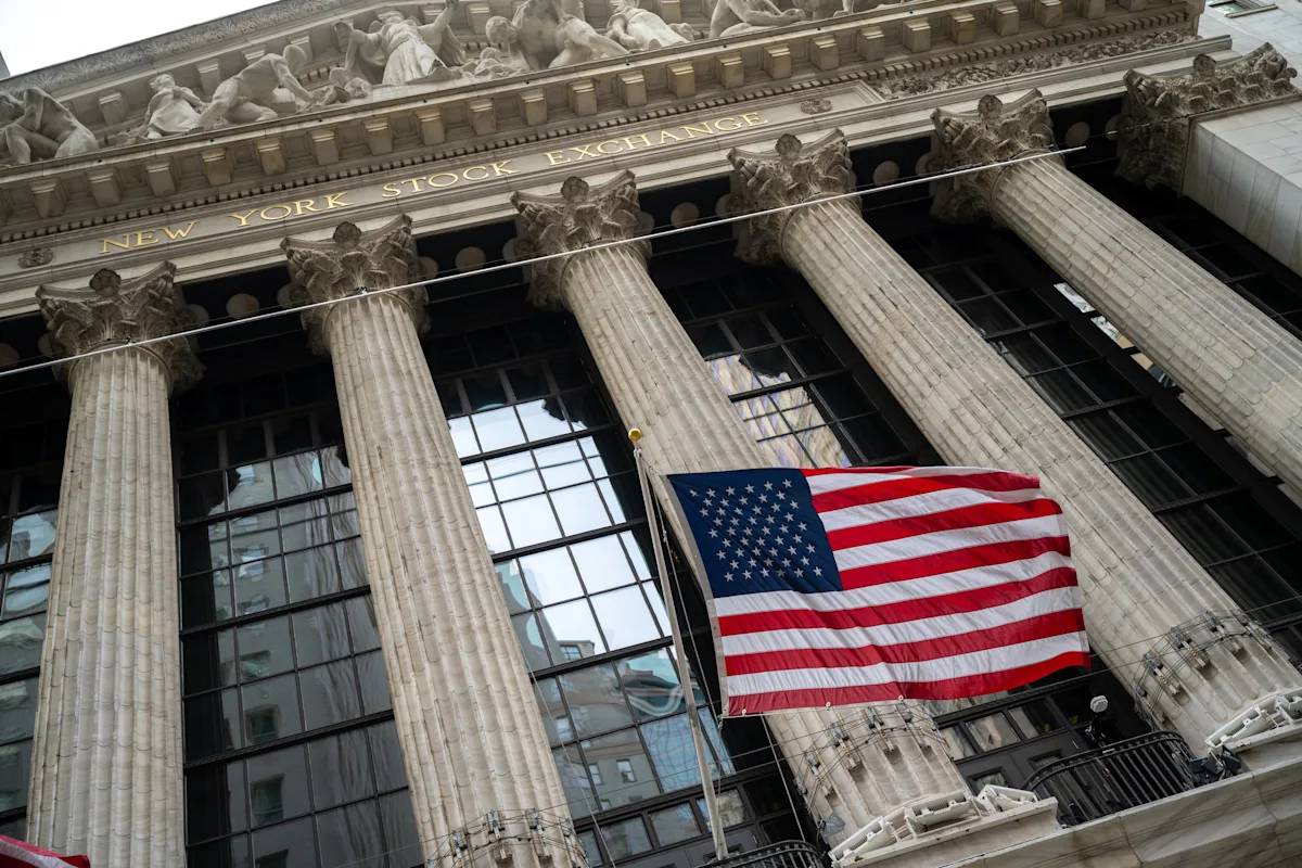 What's ahead for stocks and gold in 2026? What experts are watching.