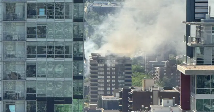 Dozens of people flee fire in downtown Calgary high