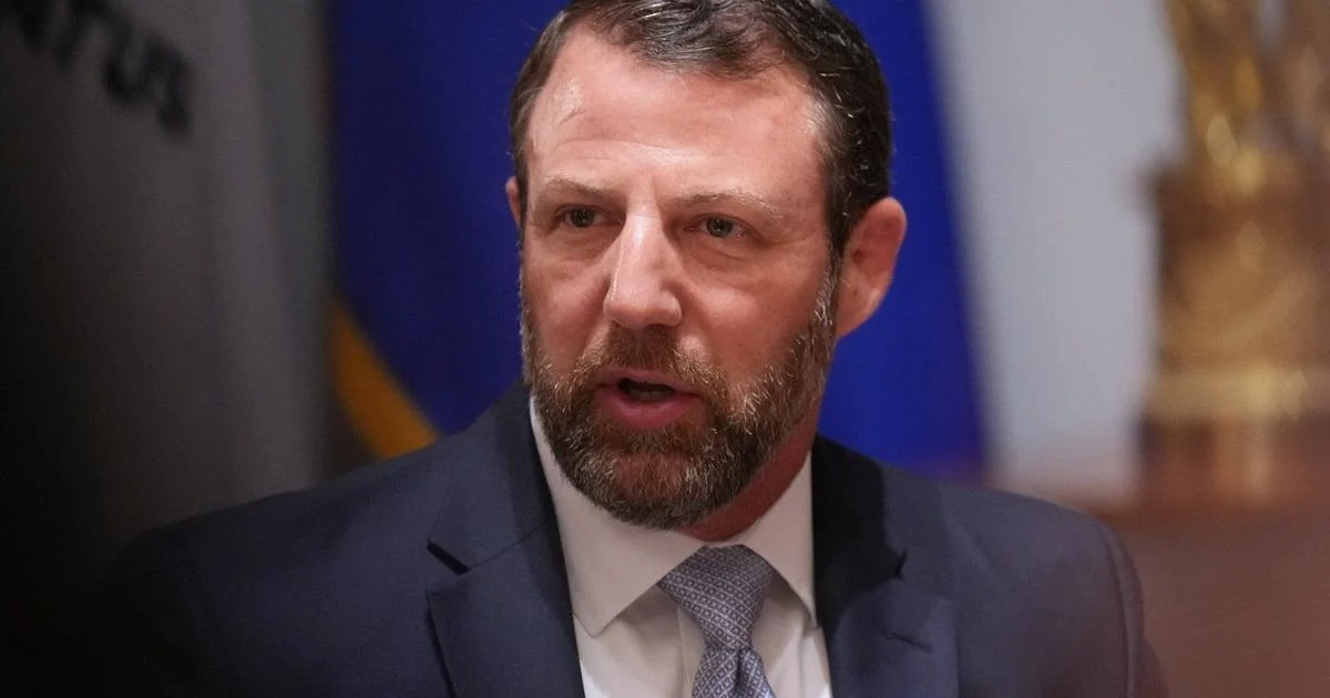 Democrats press Mullin on border officer pullback threat at airports