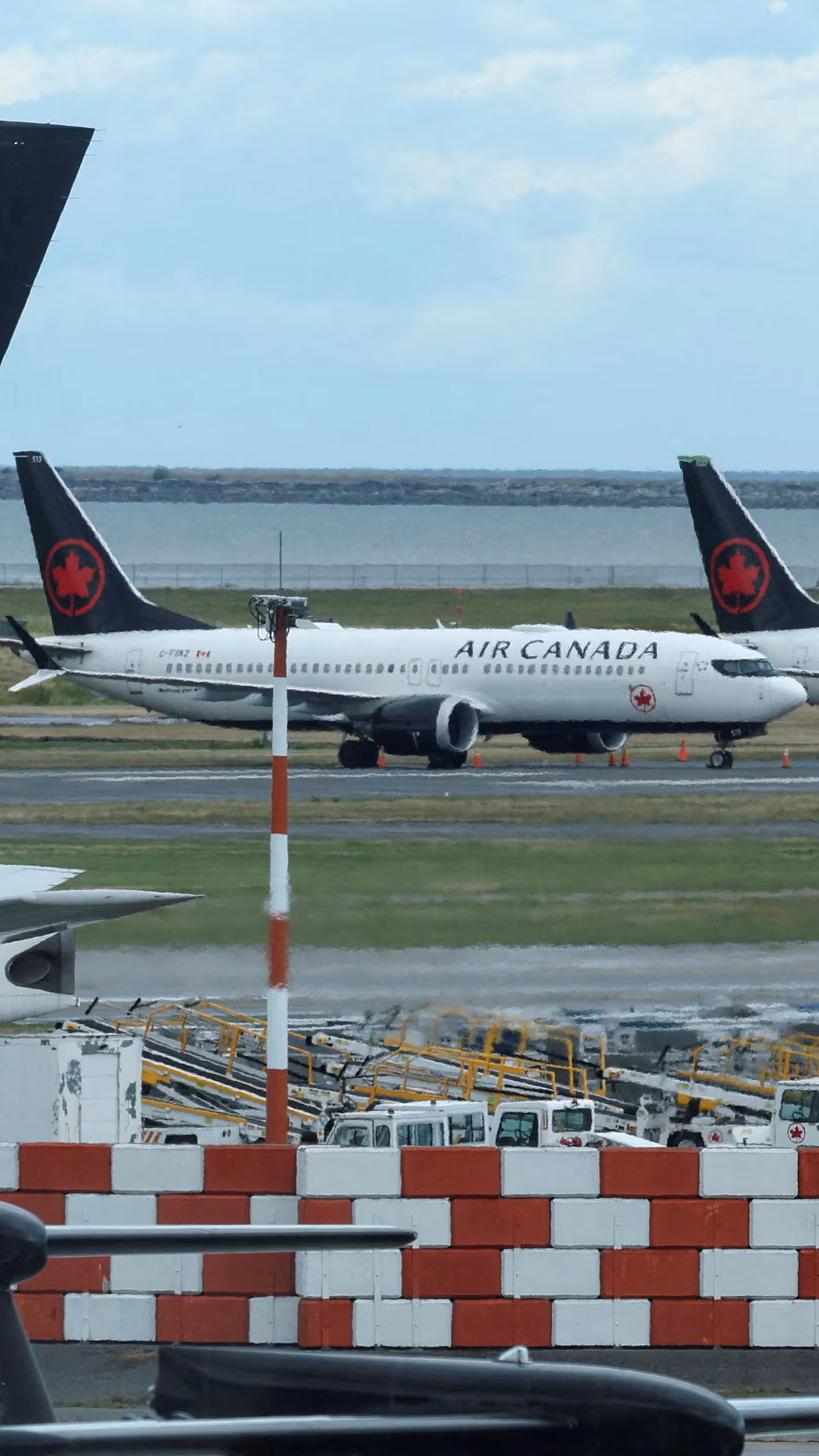 Former Air Canada pilot accused of flying with fraudulent licence
