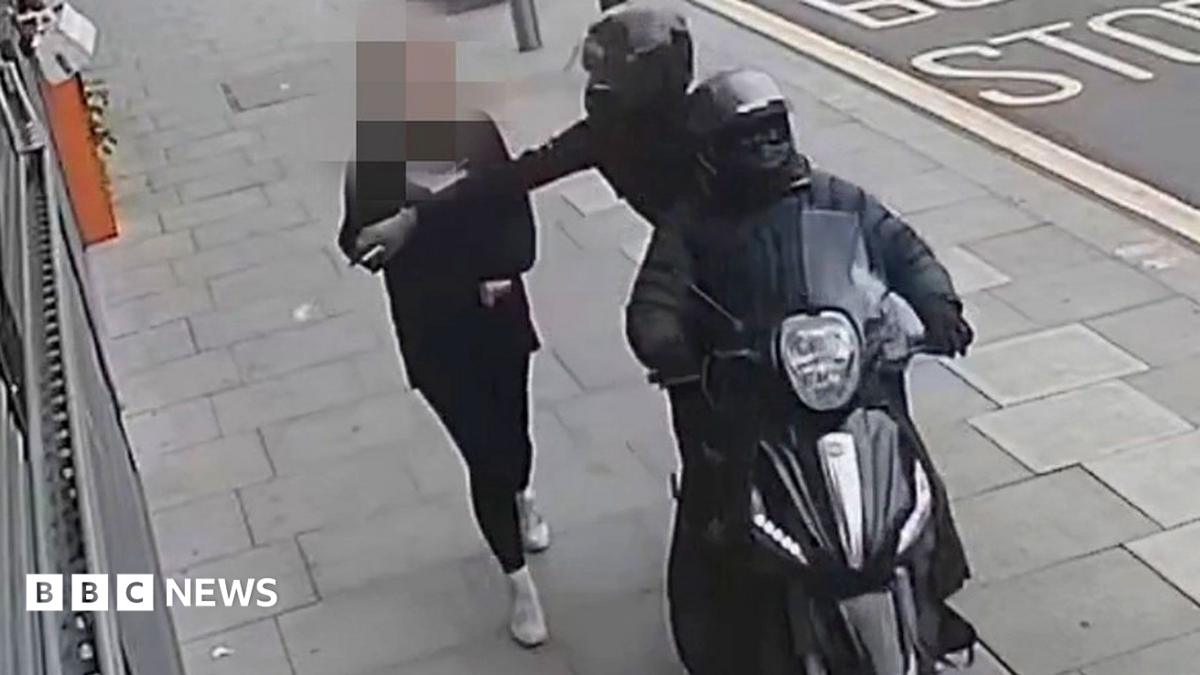Met Police calls on tech firms to make stolen phones unusable