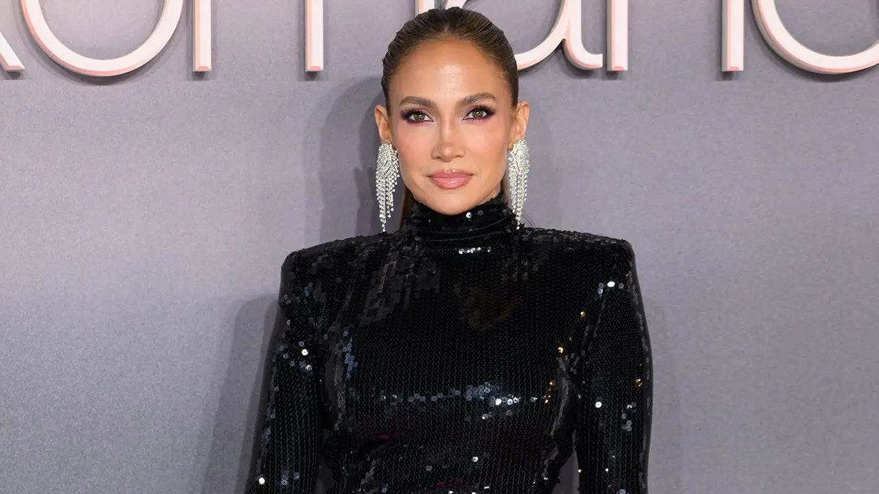 Jennifer Lopez admits she 'would've had sex' with entire star
