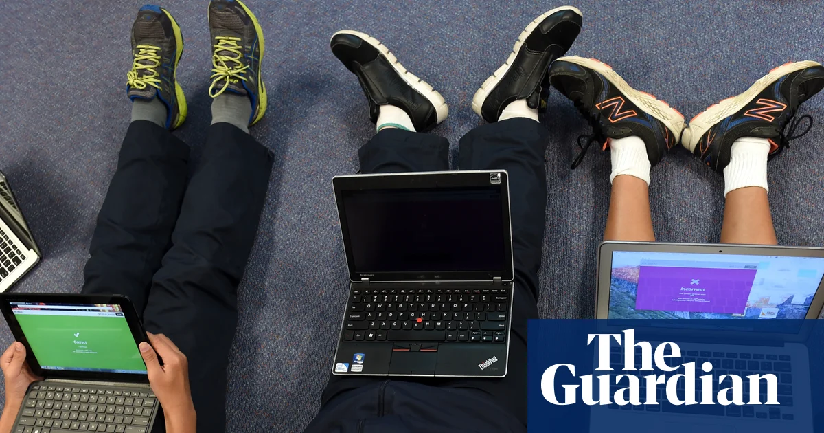 ‘Eyes up, screens down’: Victoria restricts tech in high school classrooms to two hours a day in national first