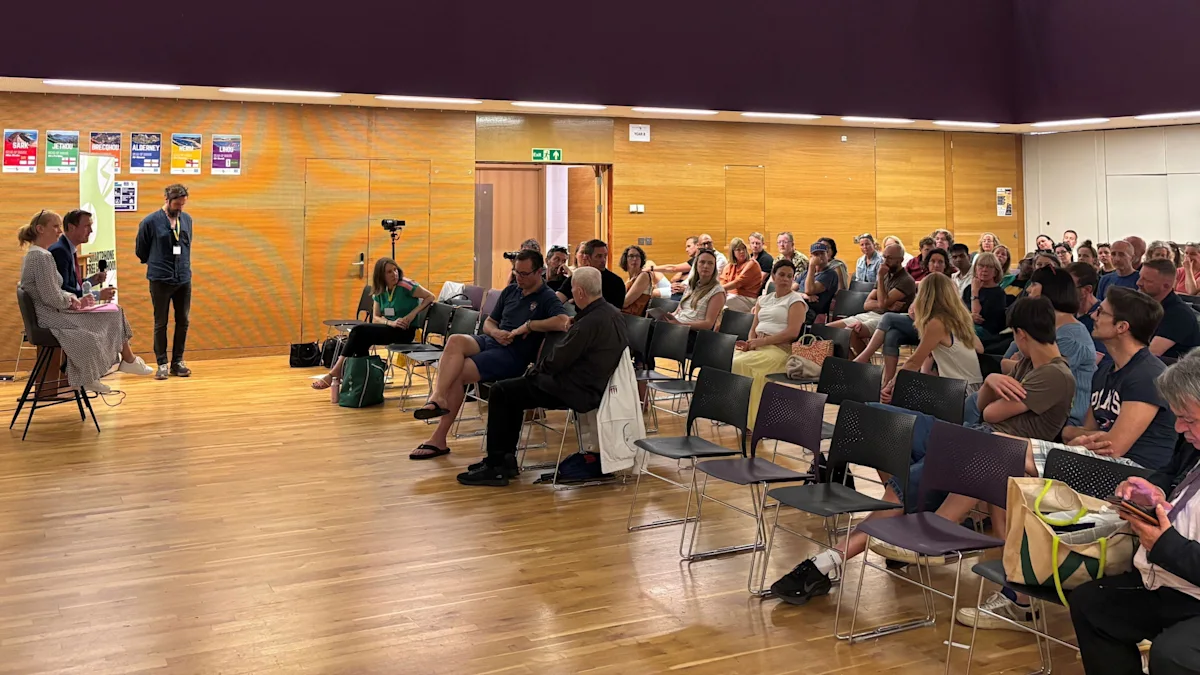 Public event held to promote ban of smartphones