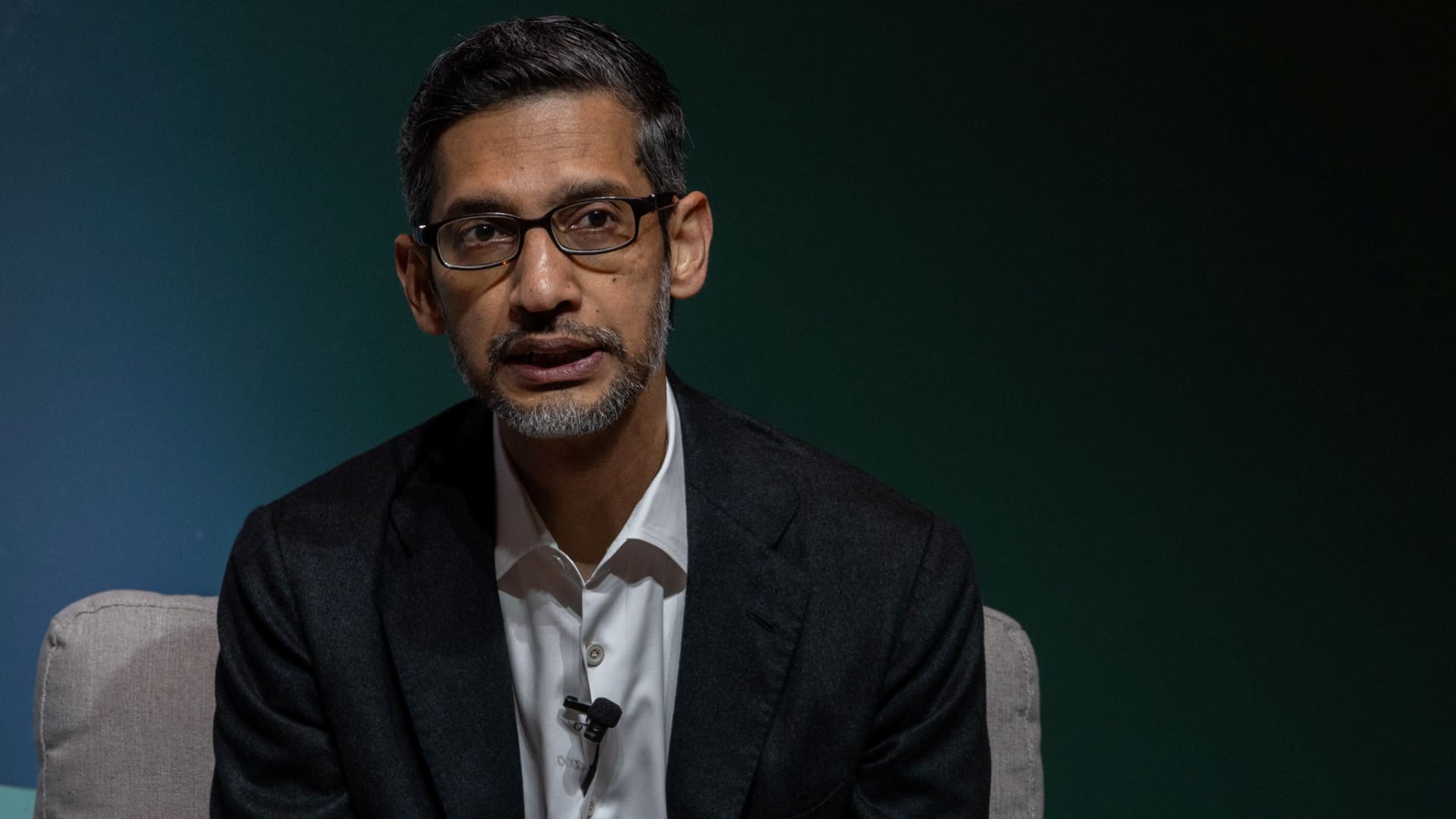Alphabet paces for worst day in a year on AI concerns after high