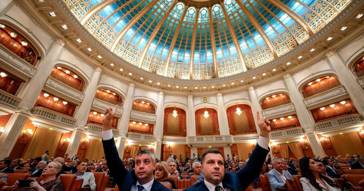 Political crisis deepens as Romanian lawmakers reject new government