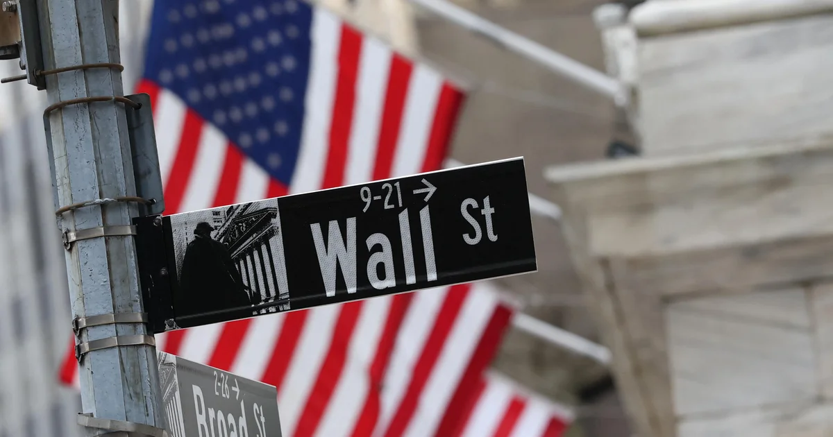Tech stocks tumble for a second day. Here's what is behind the selloff.