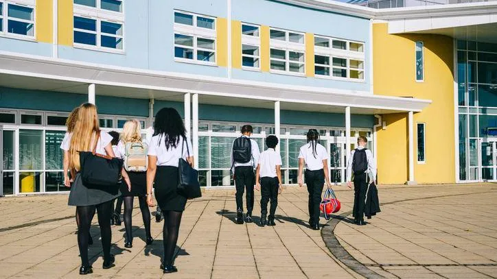 Heatwave shuts more than 100 schools and colleges