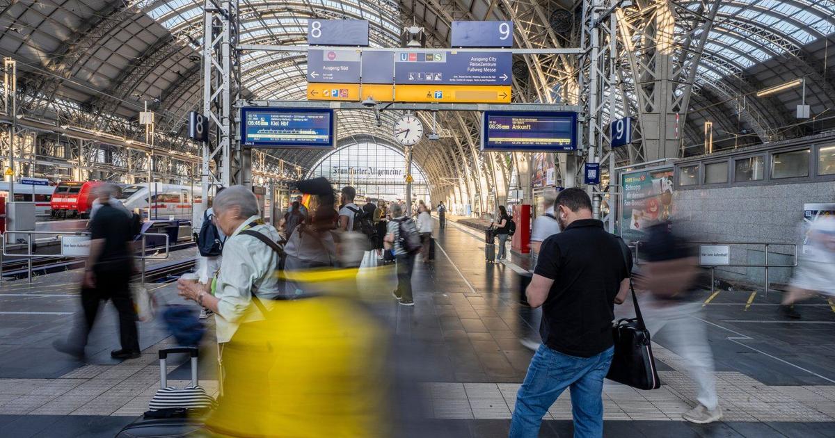 German trains are running after communication outage stranded passengers nationwide