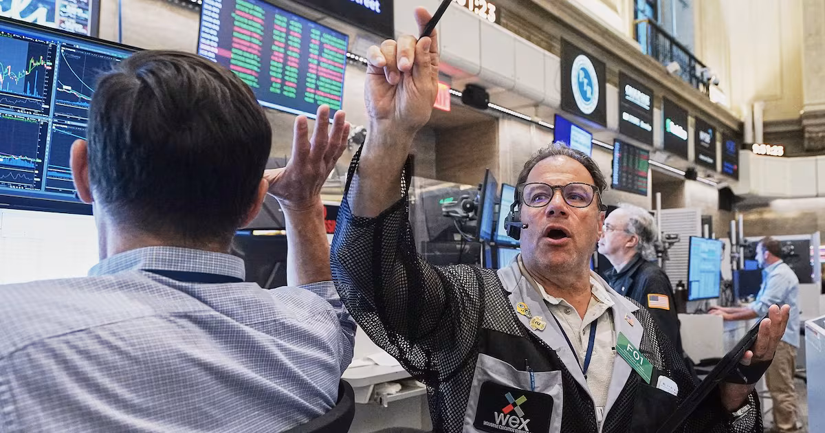U.S. stocks edge higher as falling oil prices help take pressure off the market