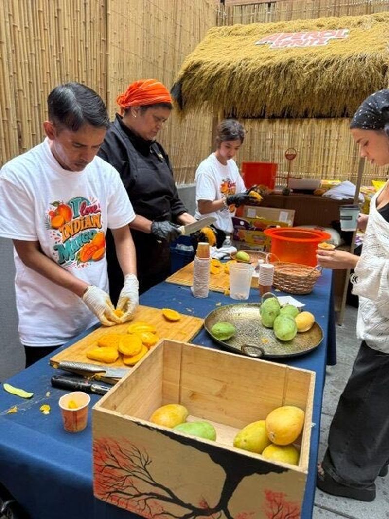 Diaspora members,Â New Yorkers savour Indian mango varieties at special event
