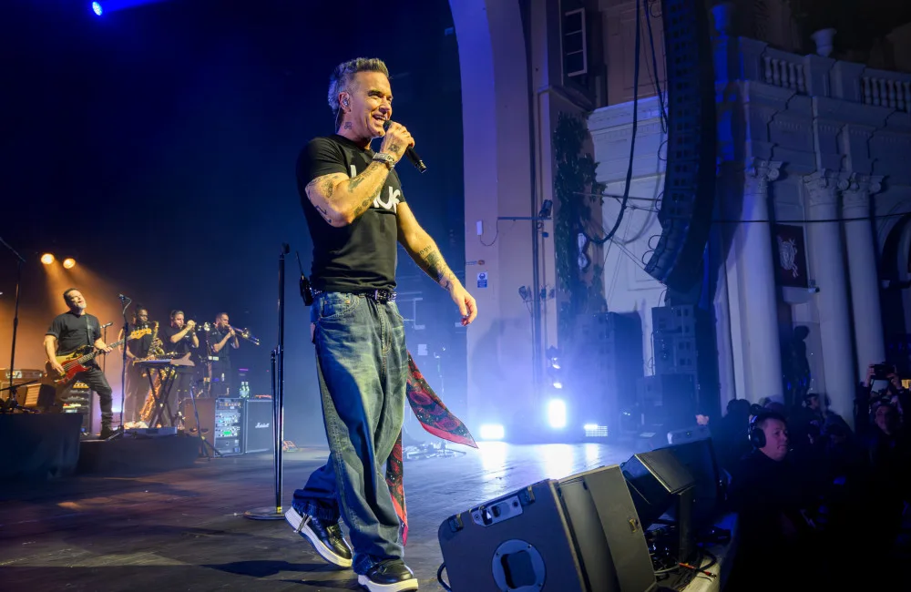 Robbie Williams to perform at World Cup final