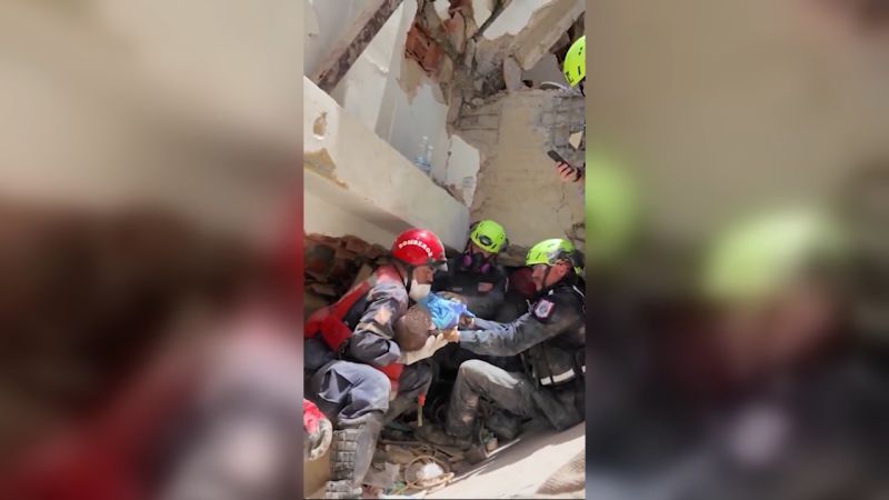 Baby rescued from rubble days after Venezuela quake