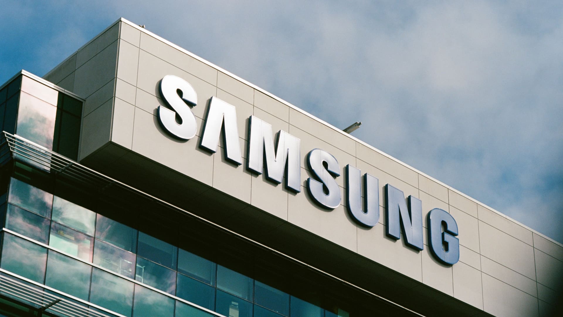 South Korea says Samsung and SK Hynix investing in AI, semiconductor mega