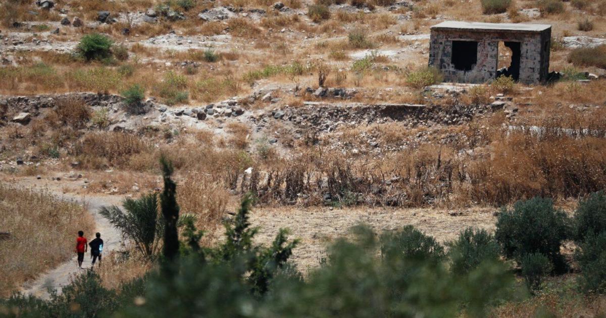 Israeli troops face resistance from residents as they push into a town in Syria