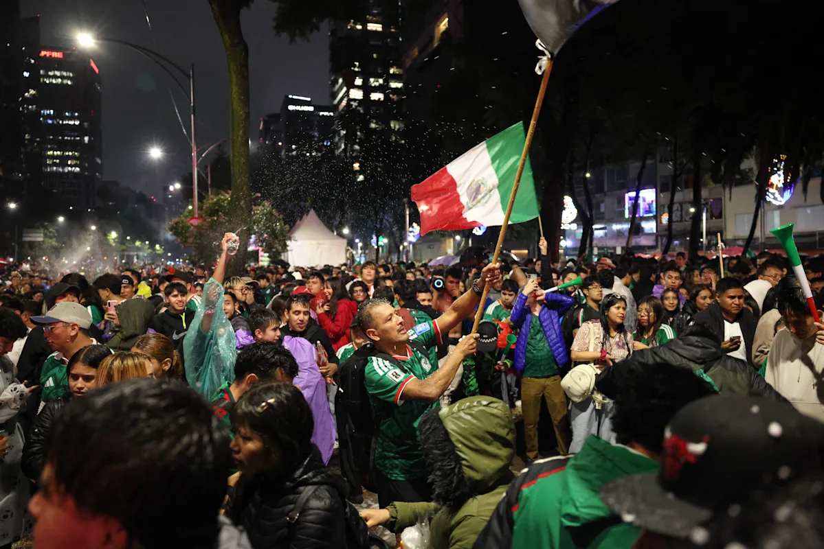 World Cup: Mexico fans make excessive noise outside Ecuador's hotel to prevent team from sleeping before match