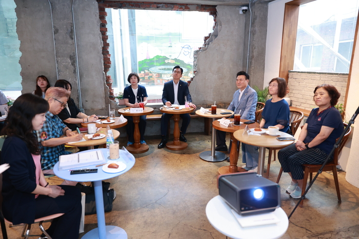 The Ministry of SMEs and Startups announced on the 2nd that it held a "middle