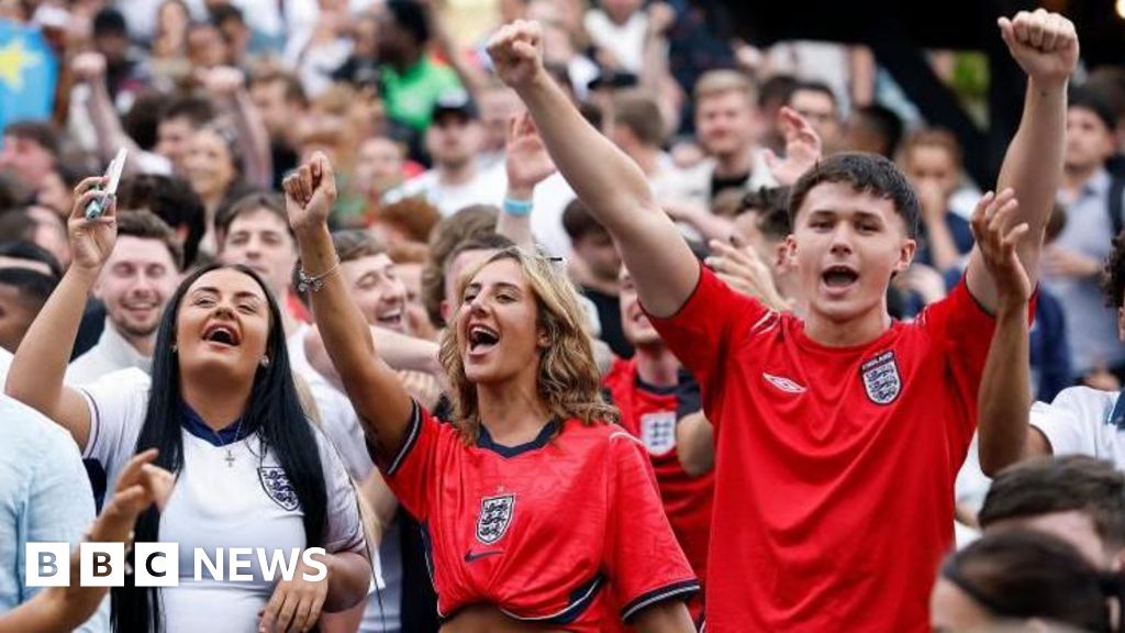 Pubs and police brace for England-Mexico 1am kick-off after Fifa U