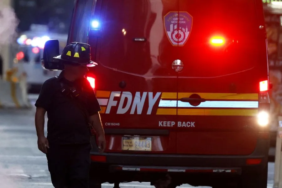 Seaplane carrying 10 crash lands in East River