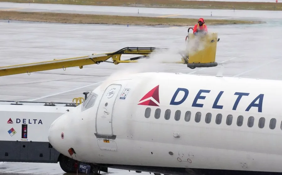 Delta flight hit by firework during Chicago landing