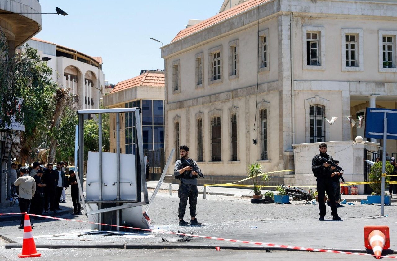 Blasts hit Damascus during Macron visit