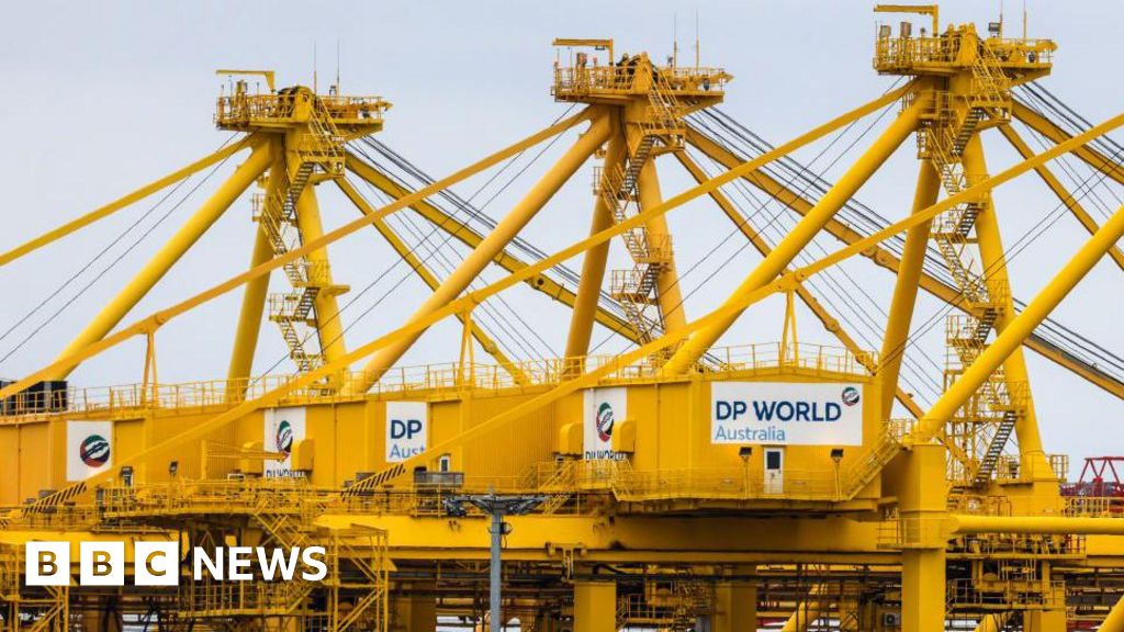 Australia dock workers call for 28