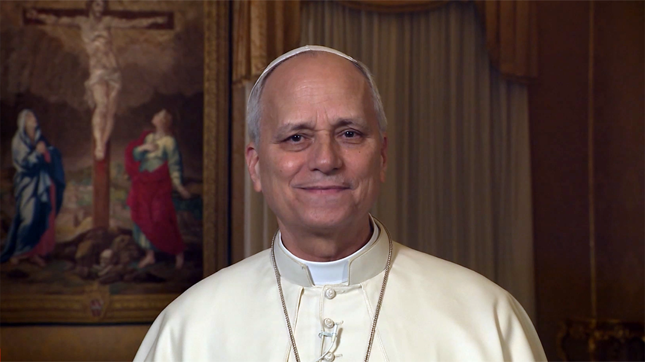 Pope to Iraqi youth: Be Christ's light and hope in a wounded world