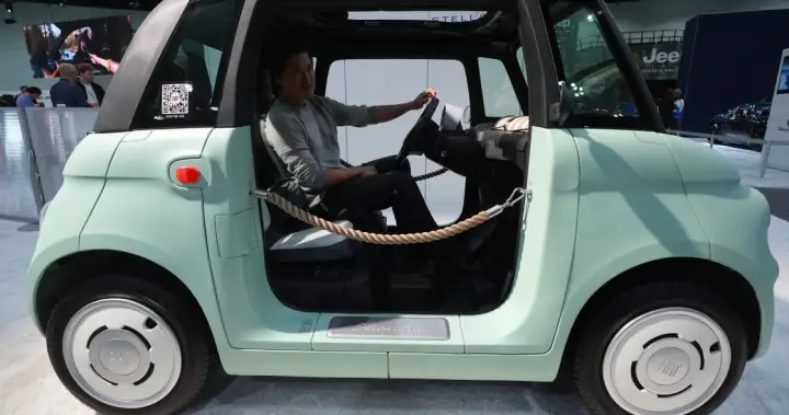 Stellantis says this tiny Fiat EV could come to Canada if there’s demand