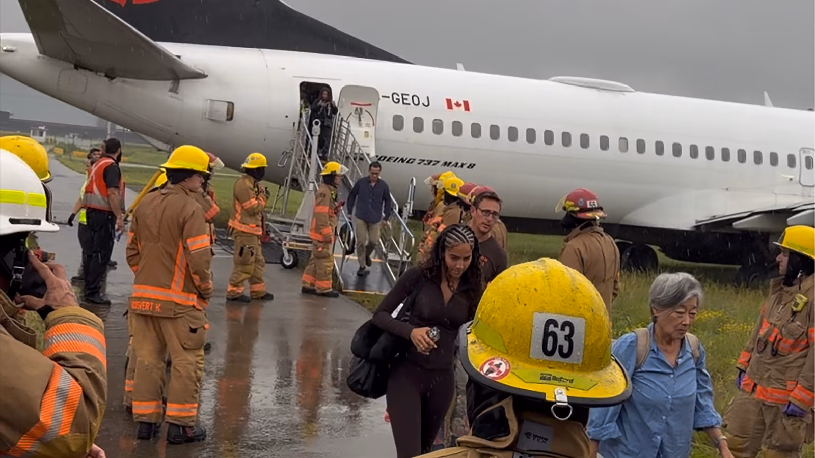 Air Canada plane veers off taxiway when landing in Montreal
