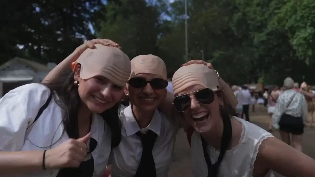 Fans go full Pitbull in London for World Record attempt