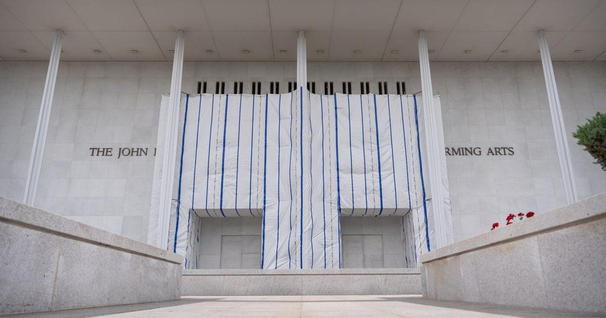 Democrat announces whistleblower allegations of construction problems at Kennedy Center