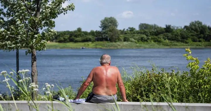 More heat and air quality warnings issued across Canada as baking temperatures continue