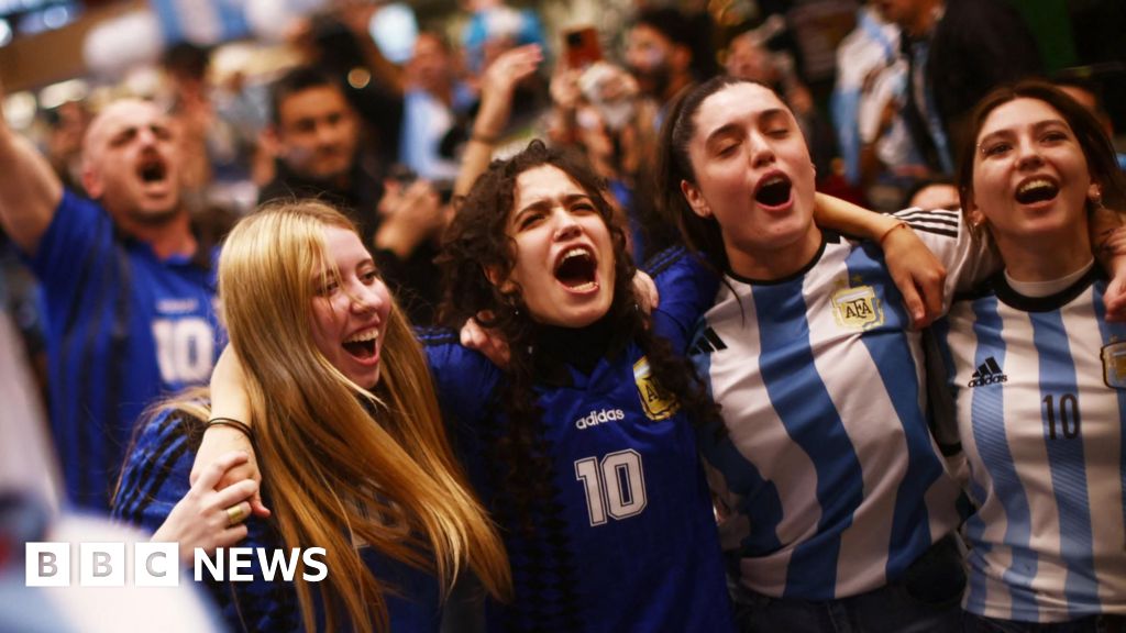 Argentina fans celebrate World Cup win over England
