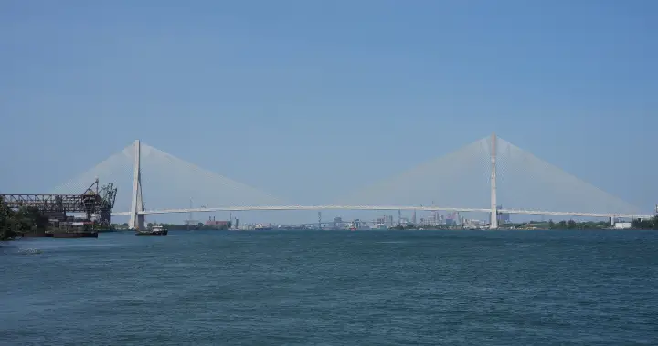 No sharing of Gordie Howe bridge tolls until debt is repaid, Carney says