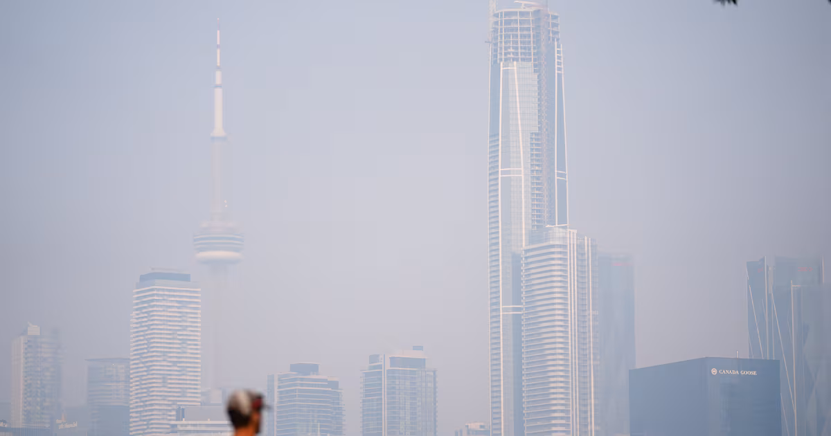 ‘A toxic cloud of pollutants’: Torontonians urged to stay inside as smoky conditions persist. Live updates here.