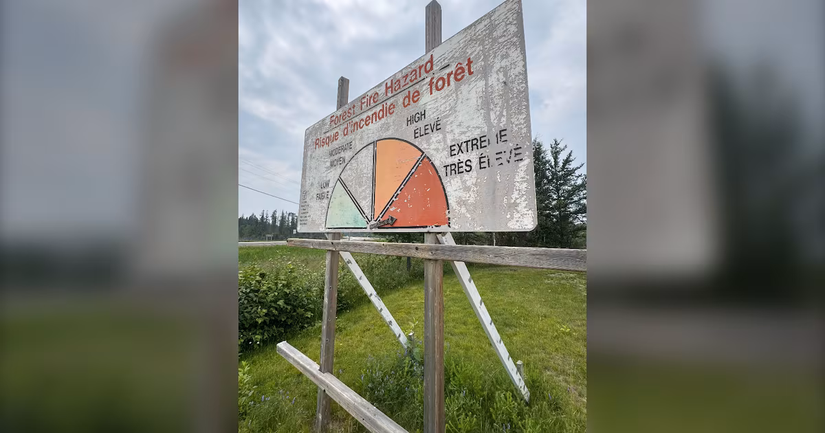 Northwestern Ontario community packs up as wildfire burns just 5 kilometres away