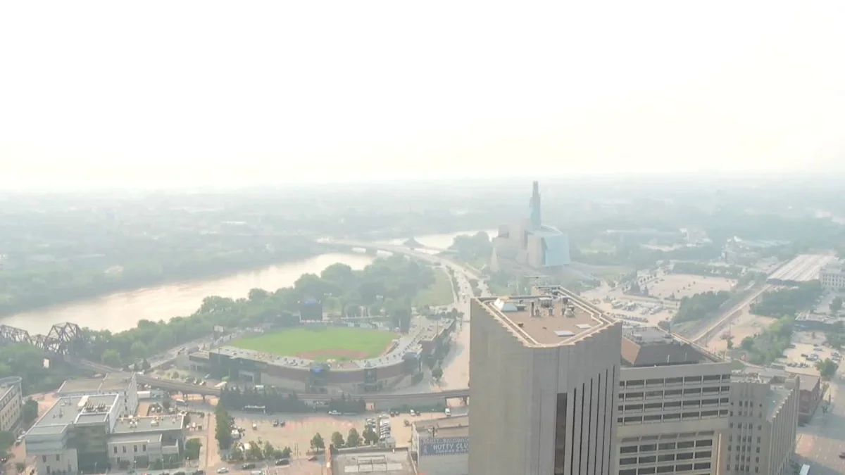Ontario wildfires prompt Winnipeg air quality warning