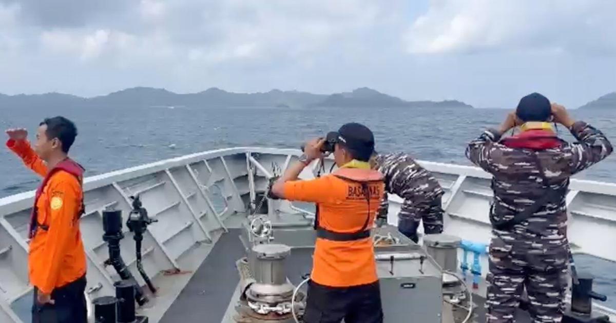 Rescuers find 5 survivors and are still looking for 20 others after boat sinks in Indonesia