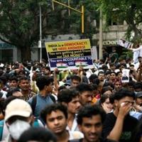 Indian police baton charge protesters marching to parliament