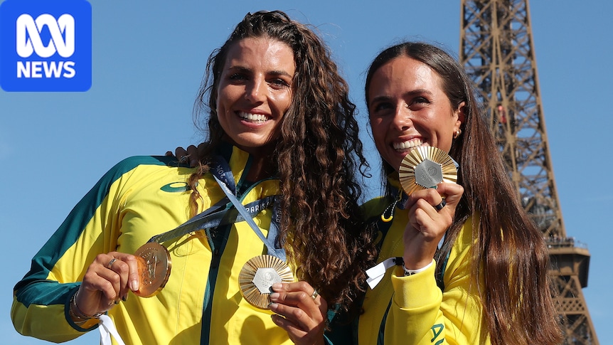 Fox sisters combine in 'dream team' for gold medals at World Championships