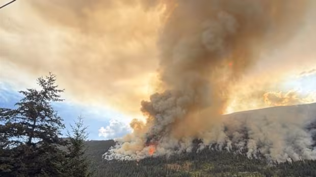 New wildfire threatening Boston Bar, B.C., quadruples in size overnight