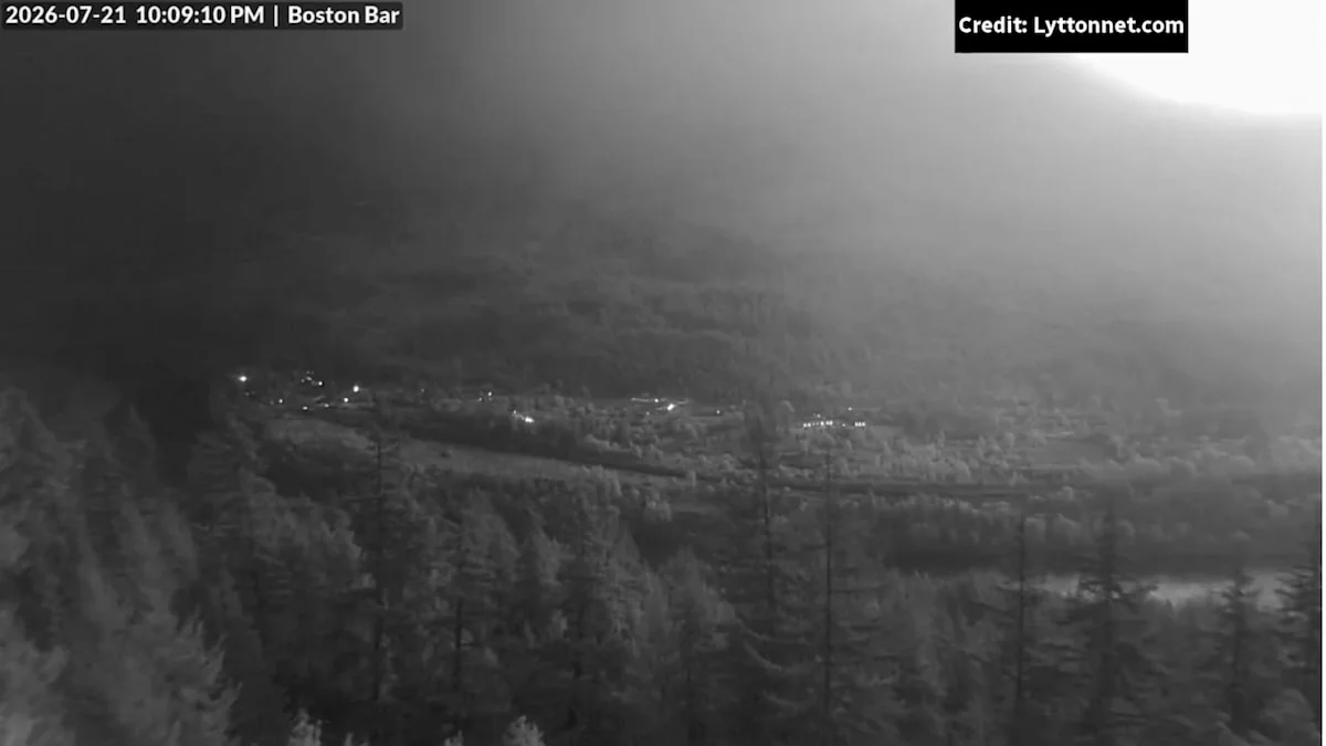 Wildfire near Boston Bar, B.C., explodes overnight