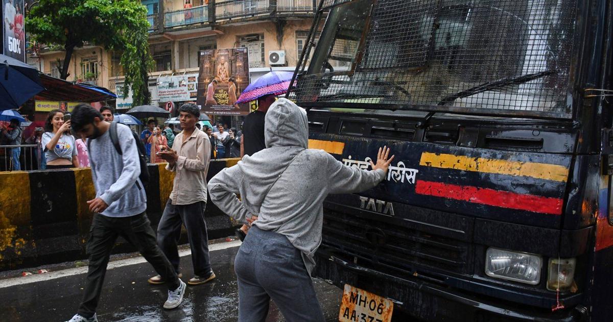 A single photo captures the resolve behind India's “Cockroach” protests