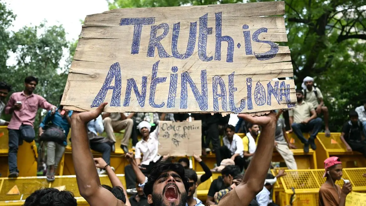 India vs US: Two Democracies, Two Political Moods