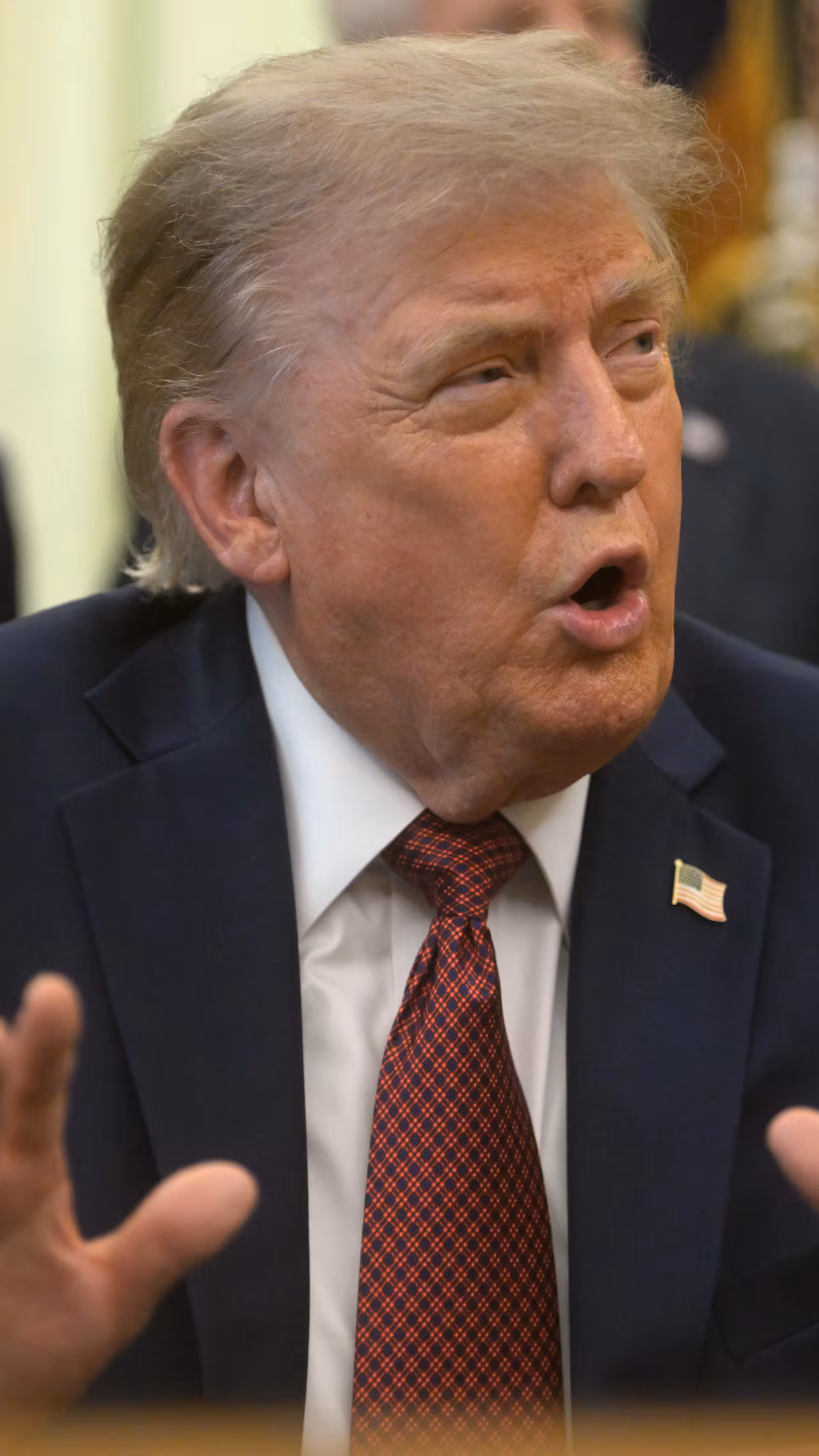 Trump again vows to tariff Canada over wildfire smoke