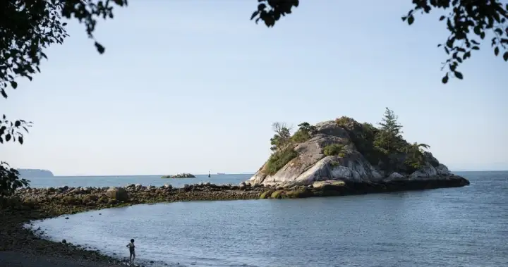 Man in his 60s dead in scuba diving incident off West Vancouver, B.C.: police