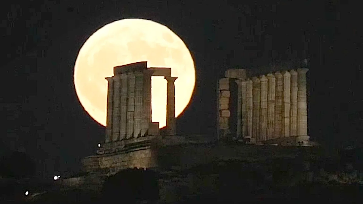 July's Buck Moon rises around the world