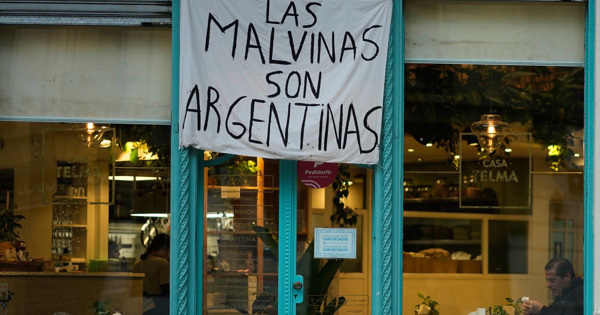 A World Cup banner turns the Malvinas into a cultural obsession for a new generation in Argentina
