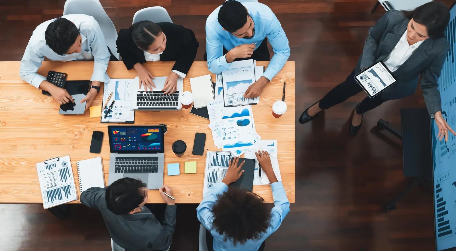 When Outsourcing Social Media Is The Right Move For Startups