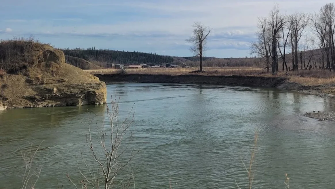 Man drowns after jumping off cliff southeast of Calgary